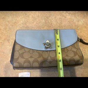 Coach F72997 wristlet
